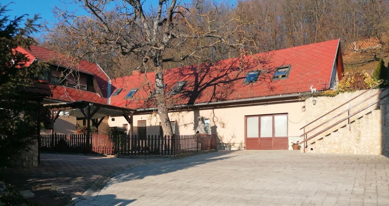 Bóbita Háza Eplény Exterior foto