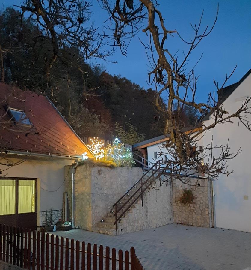 Bóbita Háza Eplény Exterior foto